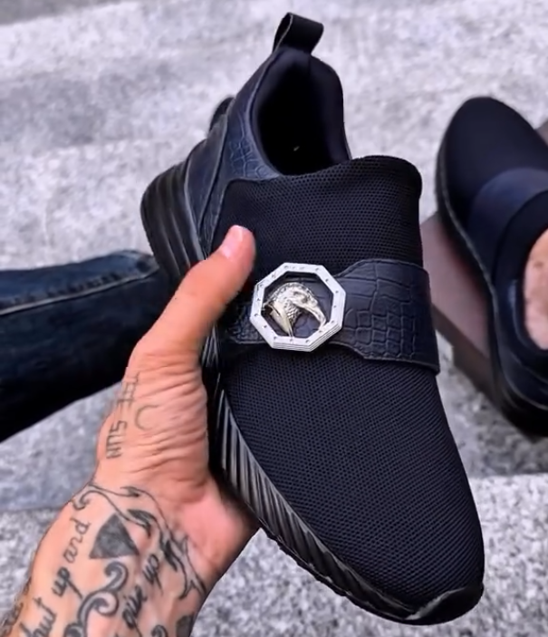Leather Splicing Design With A Mesh Like Casual Shoe Feel