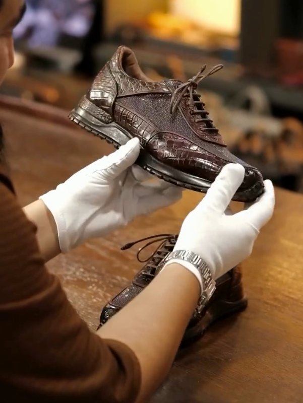 Croc-Texture Casual Dress Shoes