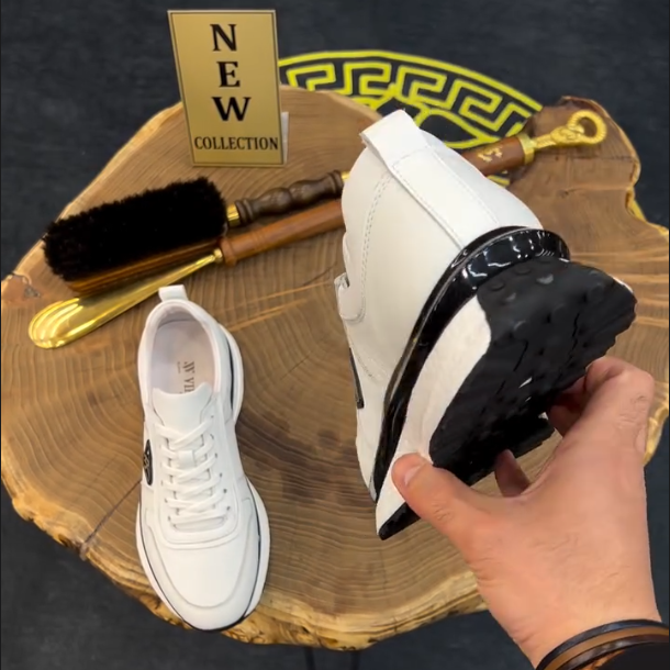 Men's New Shiny Sole Light Luxury Breathable Sports Shoes