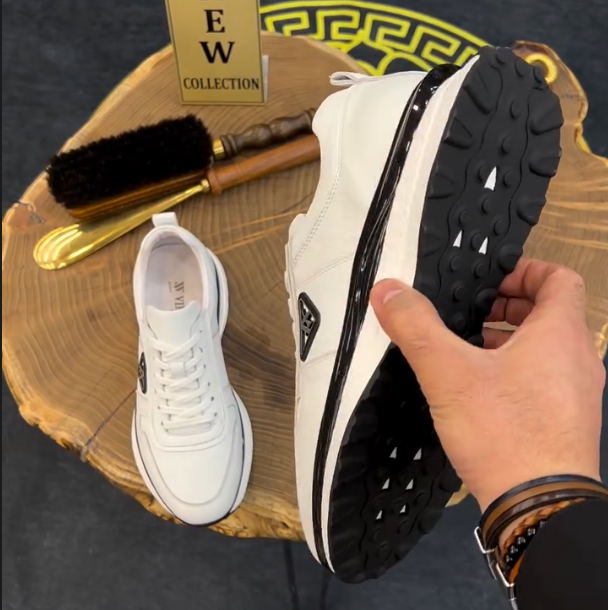 Men's New Shiny Sole Light Luxury Breathable Sports Shoes