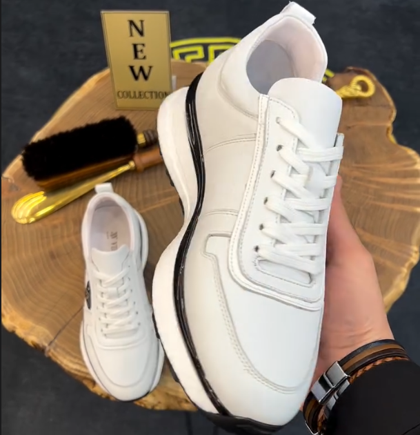 Men's New Shiny Sole Light Luxury Breathable Sports Shoes