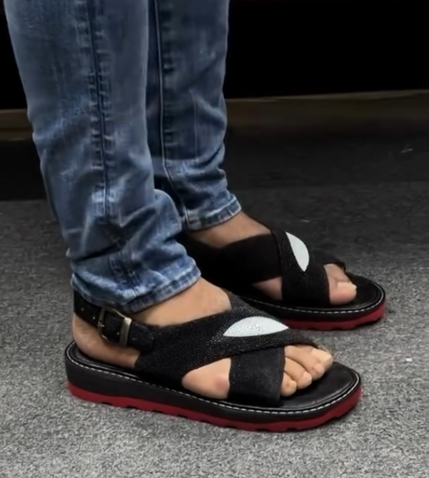 Men's Diamond Studded Horse Eye Fashionable Sandals