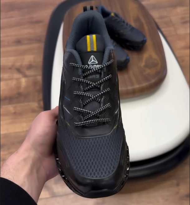 Mesh Elastic Casual Sports Shoes