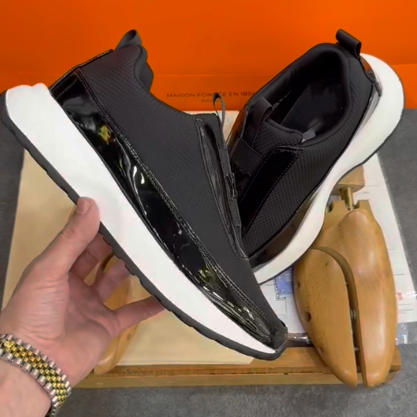 Lacquer Leather One-piece Mesh Splicing Casual Shoes