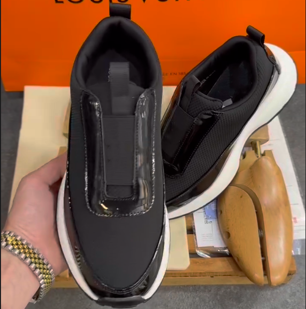 Lacquer Leather One-piece Mesh Splicing Casual Shoes