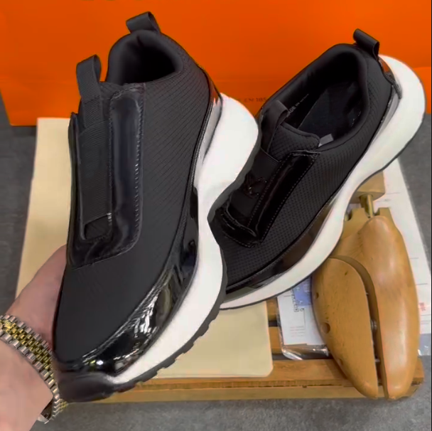 Lacquer Leather One-piece Mesh Splicing Casual Shoes