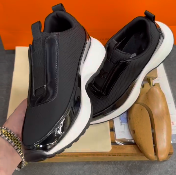 Lacquer Leather One-piece Mesh Splicing Casual Shoes