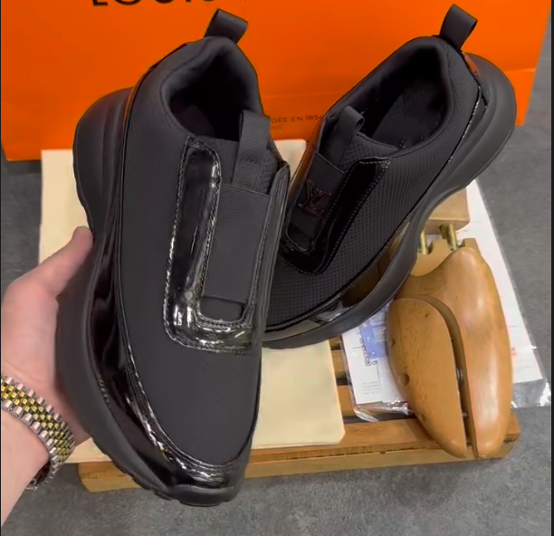 Lacquer Leather One-piece Mesh Splicing Casual Shoes