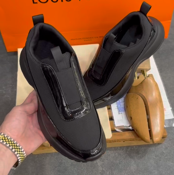 Lacquer Leather One-piece Mesh Splicing Casual Shoes