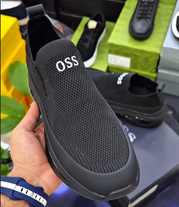 Air Cushion Shoes With One Foot And Mesh Surface