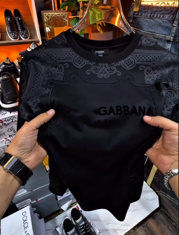 Luxurious Casual Short Sleeved Shirt With Floral Patterns