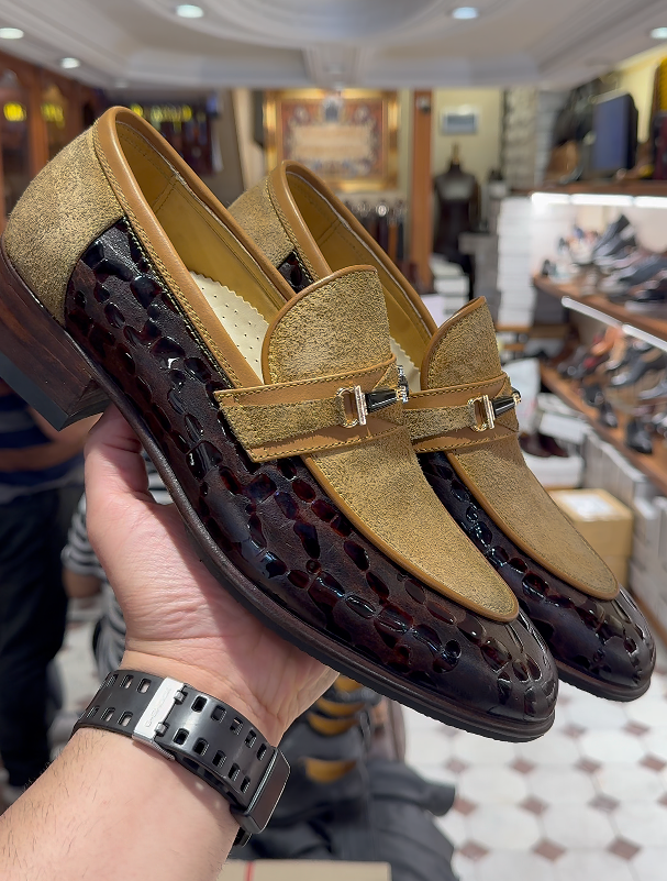 Color Blocked Horseshoe Buckle Casual Leather Shoes