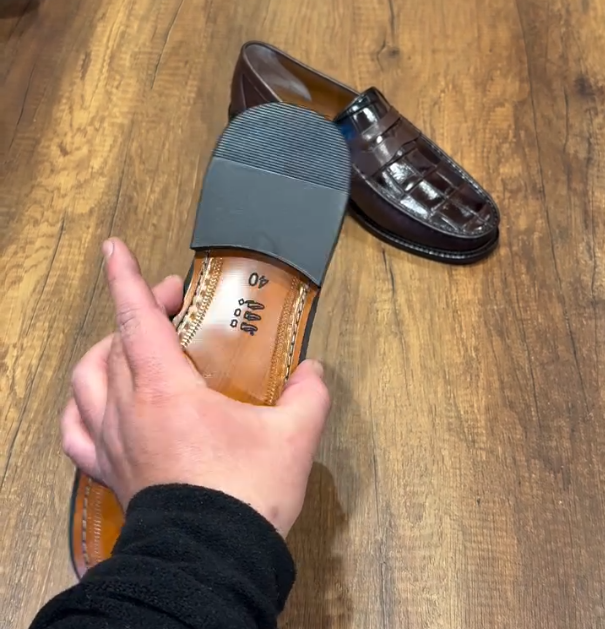 Men's Casual Crocodile Leather Waffle Shoes