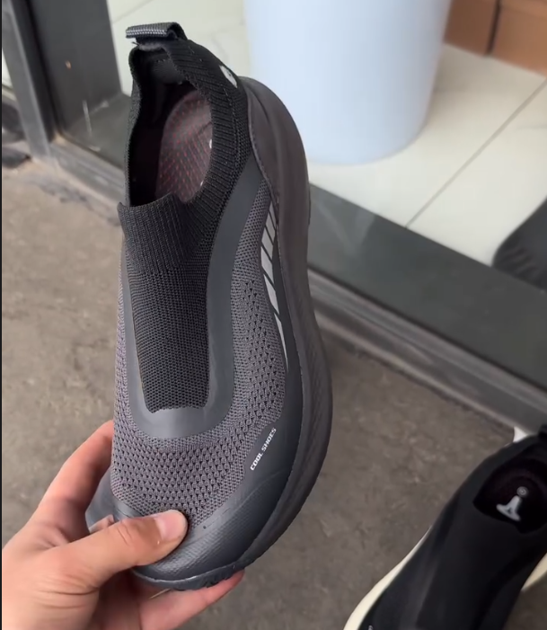Thick Soled Single Kick Stitched Mesh Casual Shoes