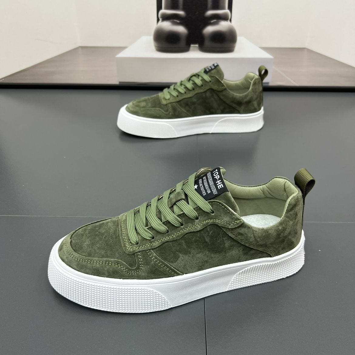 Men's new suede trendy lightweight casual sports shoes