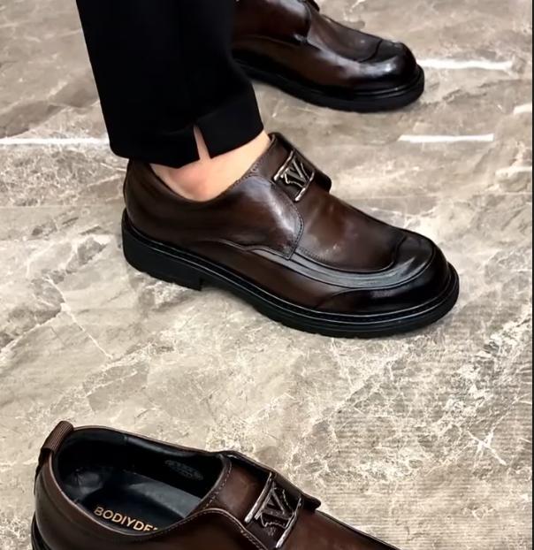 Men's Genuine Leather Business Dress Wide Toe Casual Shoes