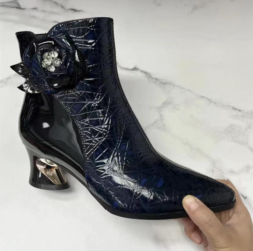 2022 New Women's Boots Pointed Thick-Heeled Boots