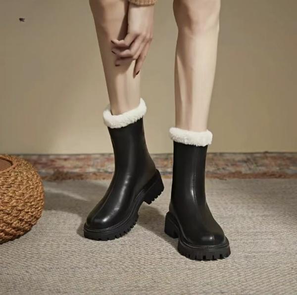 2022 Soft Leather Thick Heel Round Head Short Boots Autumn And Winter New Fashion Women's Shoes Knight Boots